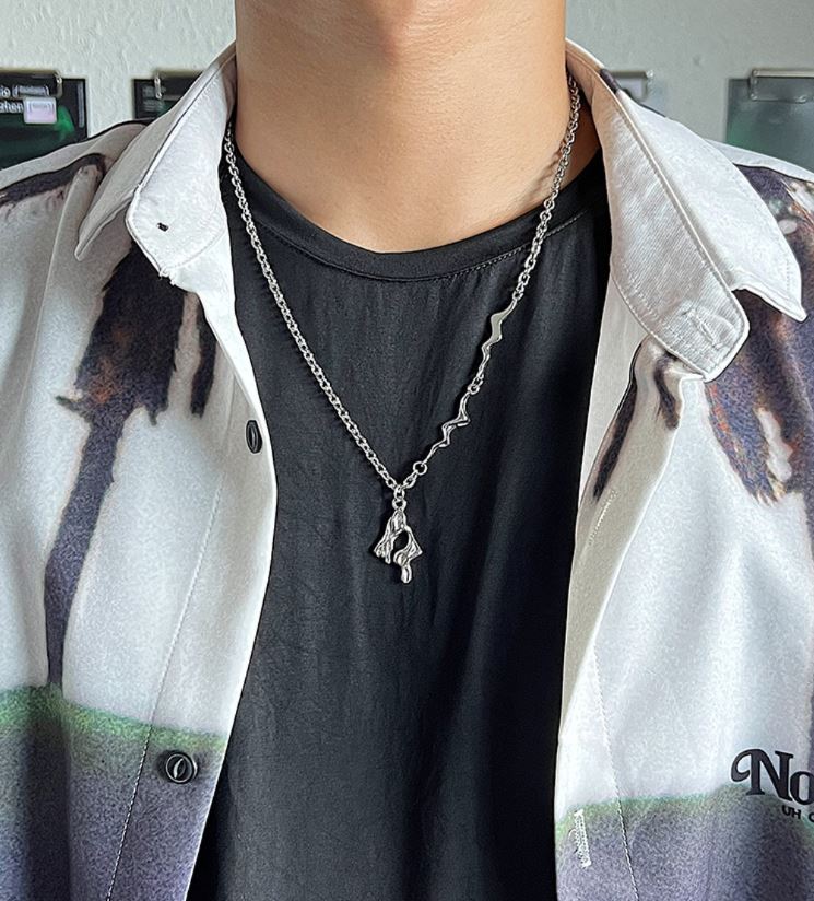 IRREGULAR PENDANT CHAIN NECKLACE