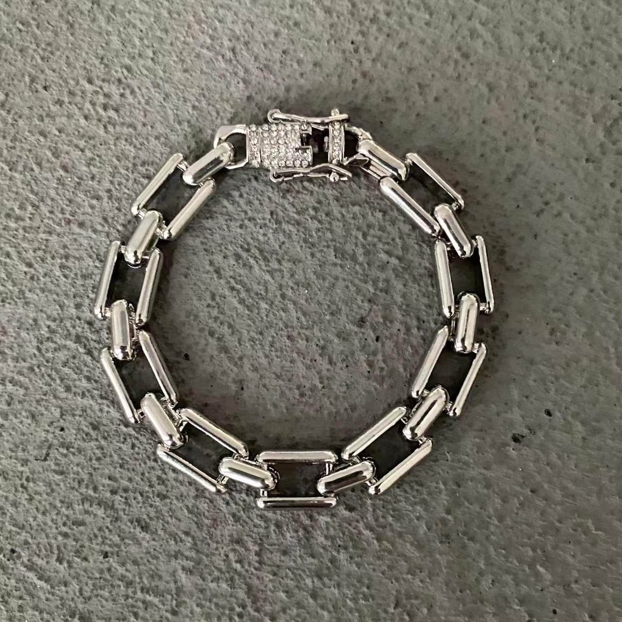 ROUND/SQUARE CHAIN BRACELET